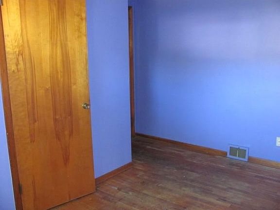 5th image of 4 Meadow Ln