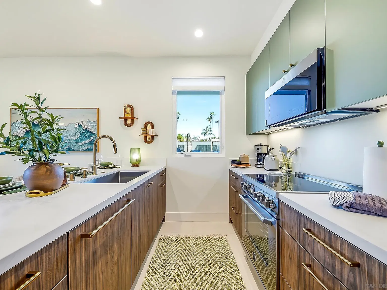 2 bed, 2.0 bath, 718 sqft, $6,600 — Photo 3