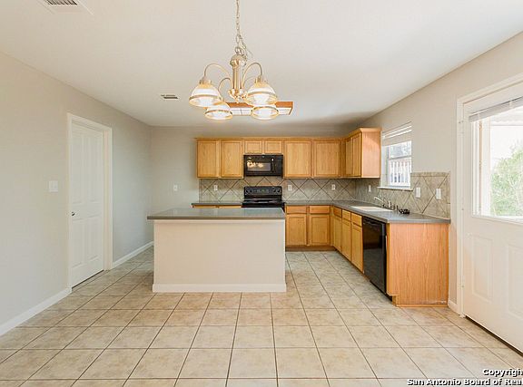 2nd image of 1019 Magnolia Crst