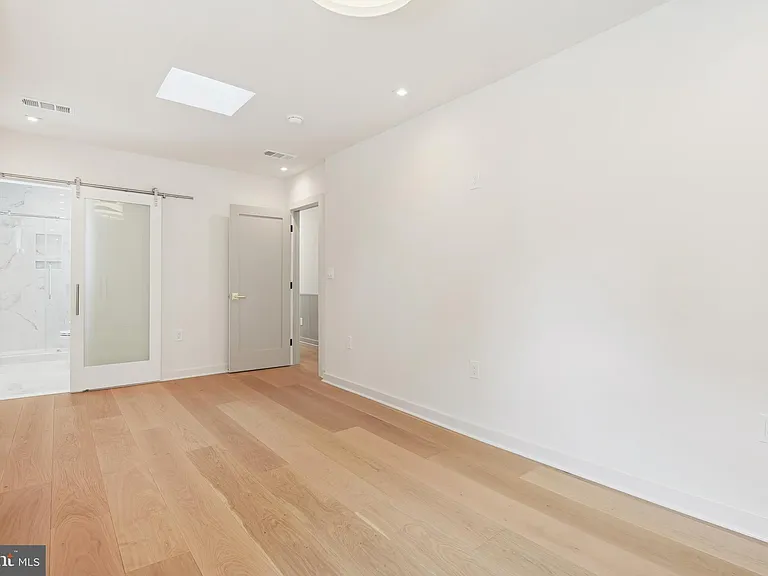 1329 Connecticut Ave NW #300 — Photo 37