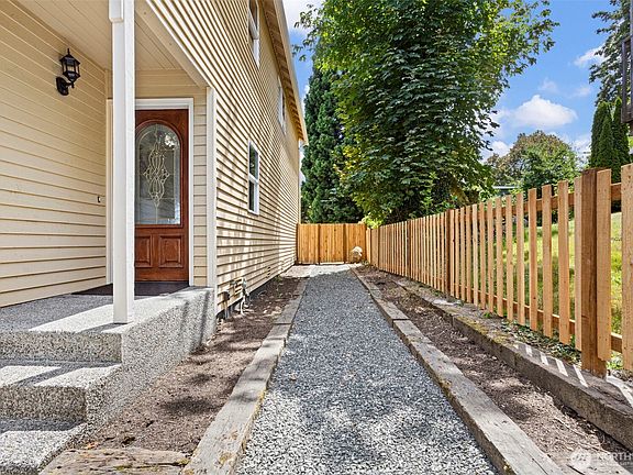 2nd image of 278 Lind Avenue NW
