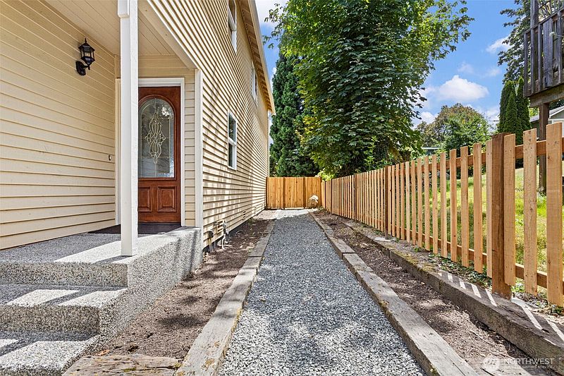 2nd image of 278 Lind Avenue NW
