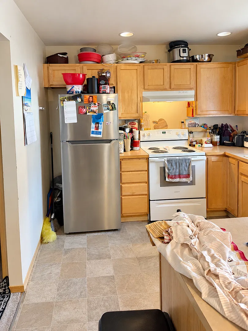 Spacious 4-Bedroom Home in Mill Creek/Bothell — Photo 4