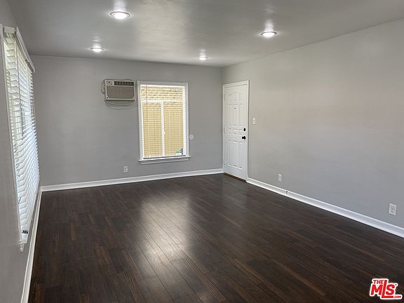 3rd image of 920 Westbourne Dr APT 1