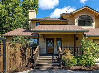 8250 Holly Ct, Sebastopol, CA 95472