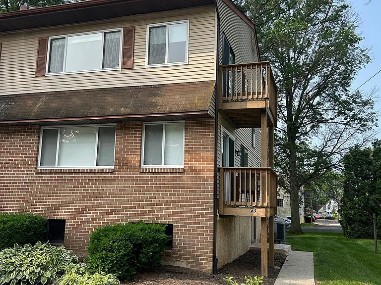 54 Garfield Ave #B — Photo 1