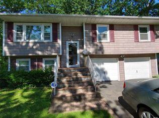 25 Venedia Dr, Wheatley Heights, NY 11798