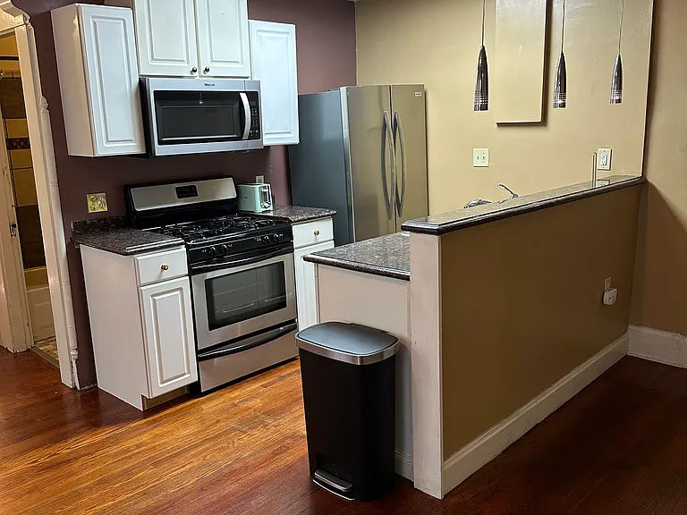 2415 Vine St #2 — Photo 2