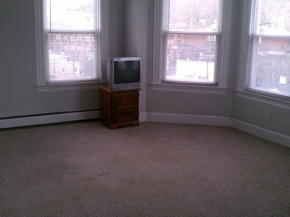 1st image of 9 Boswell Ave #3