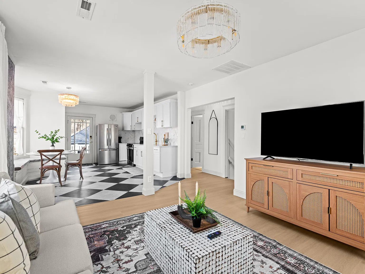 3 bed, 1958 sqft, $1,850 — Photo 3