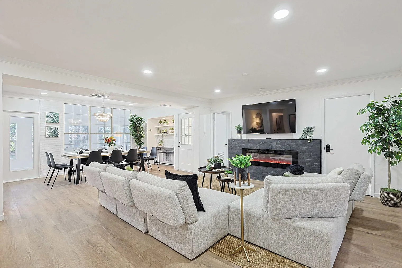 6 bed, 5.0 bath, 3519 sqft, $11,196 — Photo 1