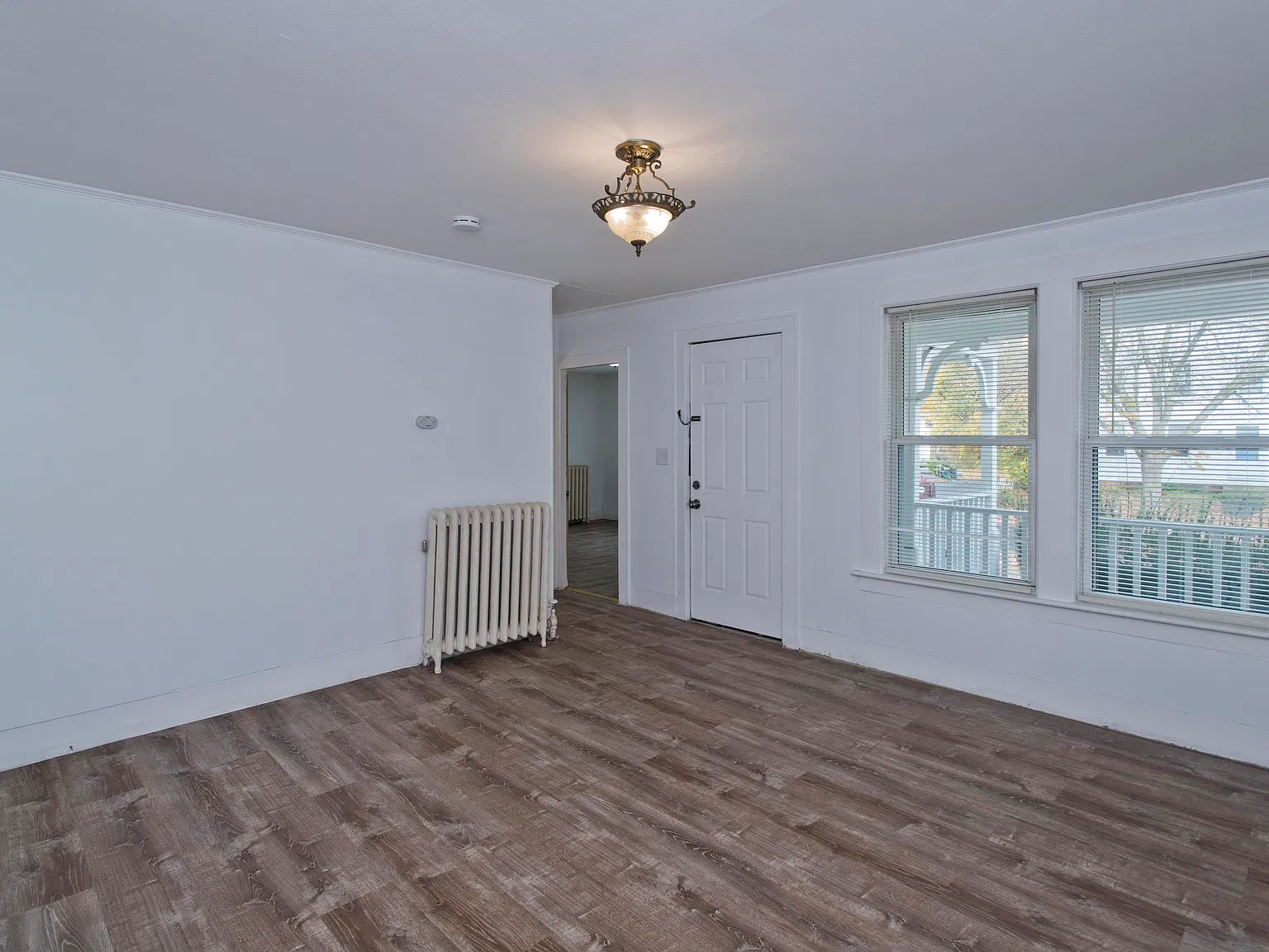 3 bed, 1100 sqft, $2,200 — Photo 4