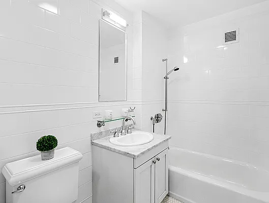 Sold by SR8 REALTY LLC | media 14