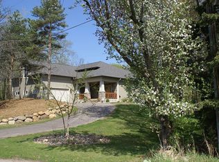 41 Robb Farm Rd, North Oaks, MN 55127