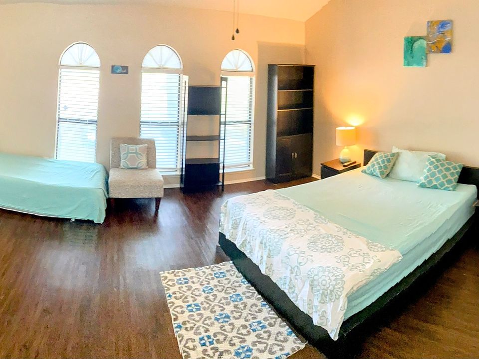 1st image of 7414 Cloverglen Dr #2
