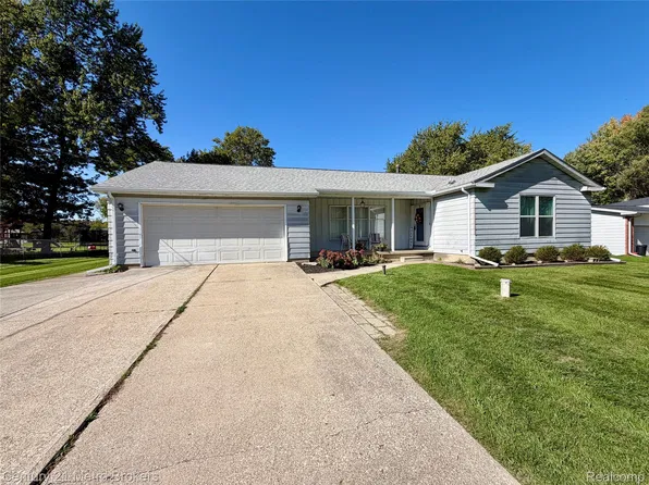 7048 Brittwood Ln, Flint, MI 48507