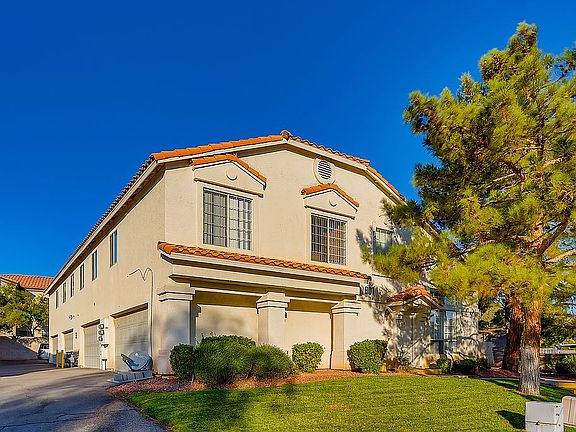 2nd image of 801 Desert Oak Ct