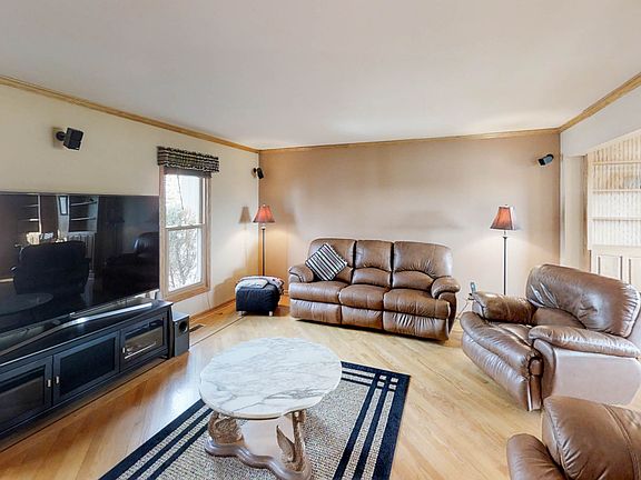 4th image of 1307 Bristol Ct