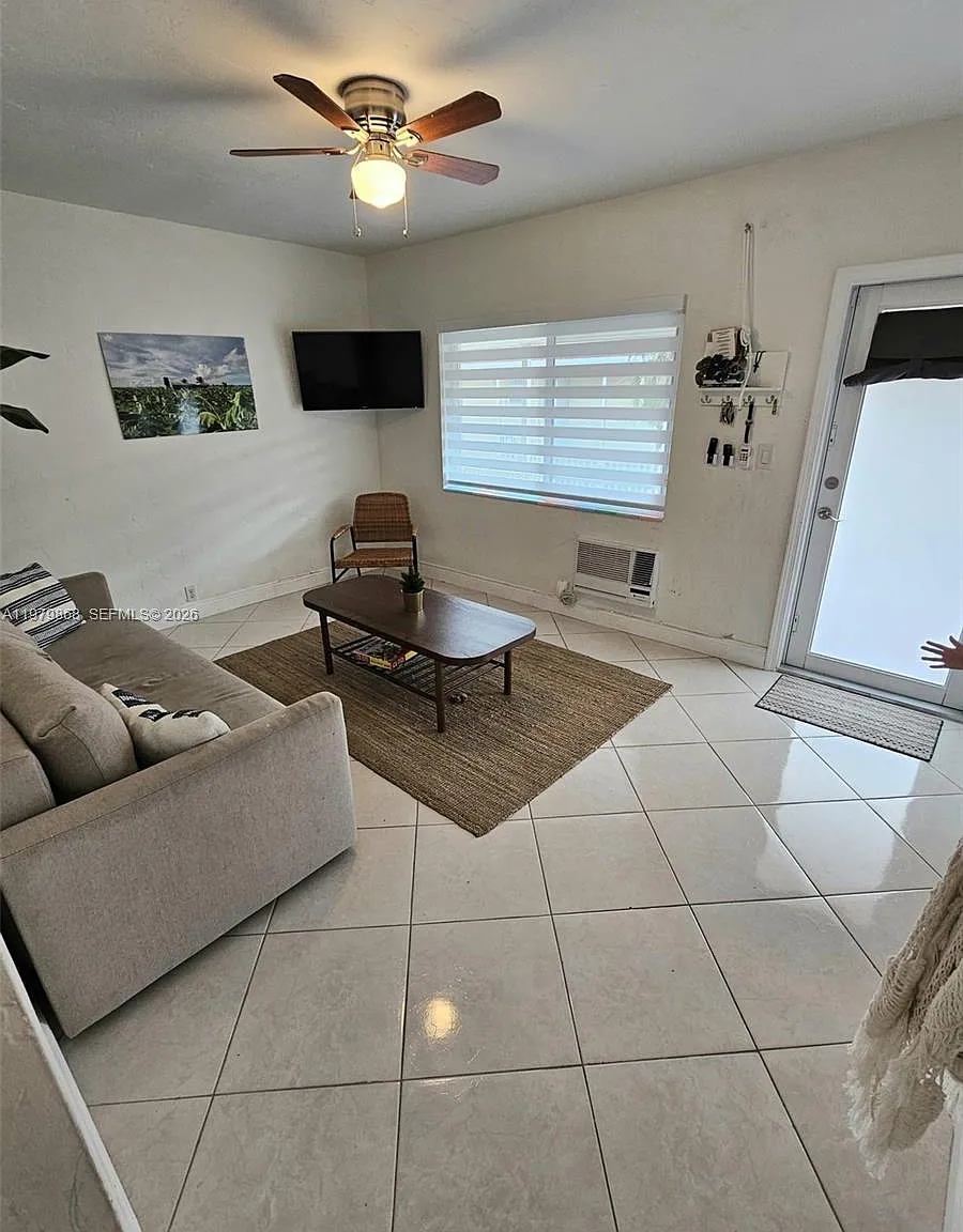 Sea Wash Condo — Photo 1