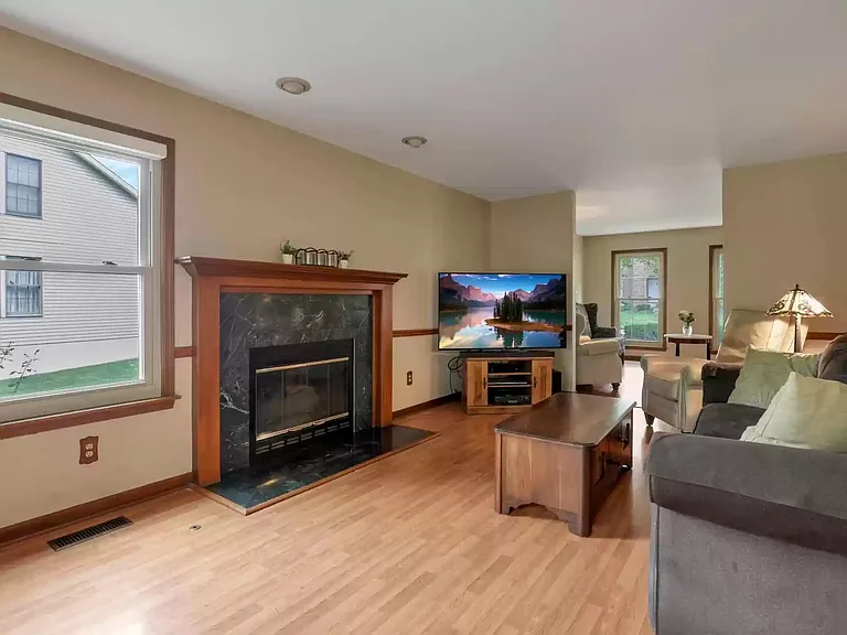 155 Mackenzie Dr — Photo 11