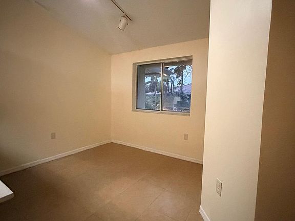 4th image of 21202 Glenmoor Dr #21202
