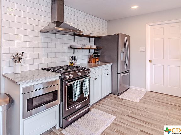 2nd image of 203 Woodglenn Dr