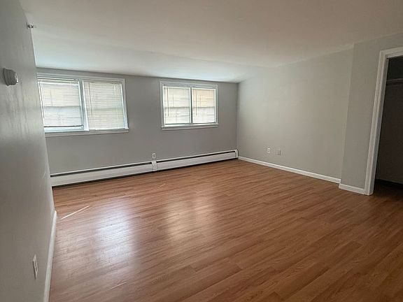 5th image of 10 Grand St Unit 301
