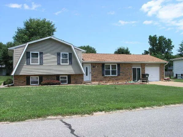 223 E Shiloh Dr, Red Bud, IL 62278