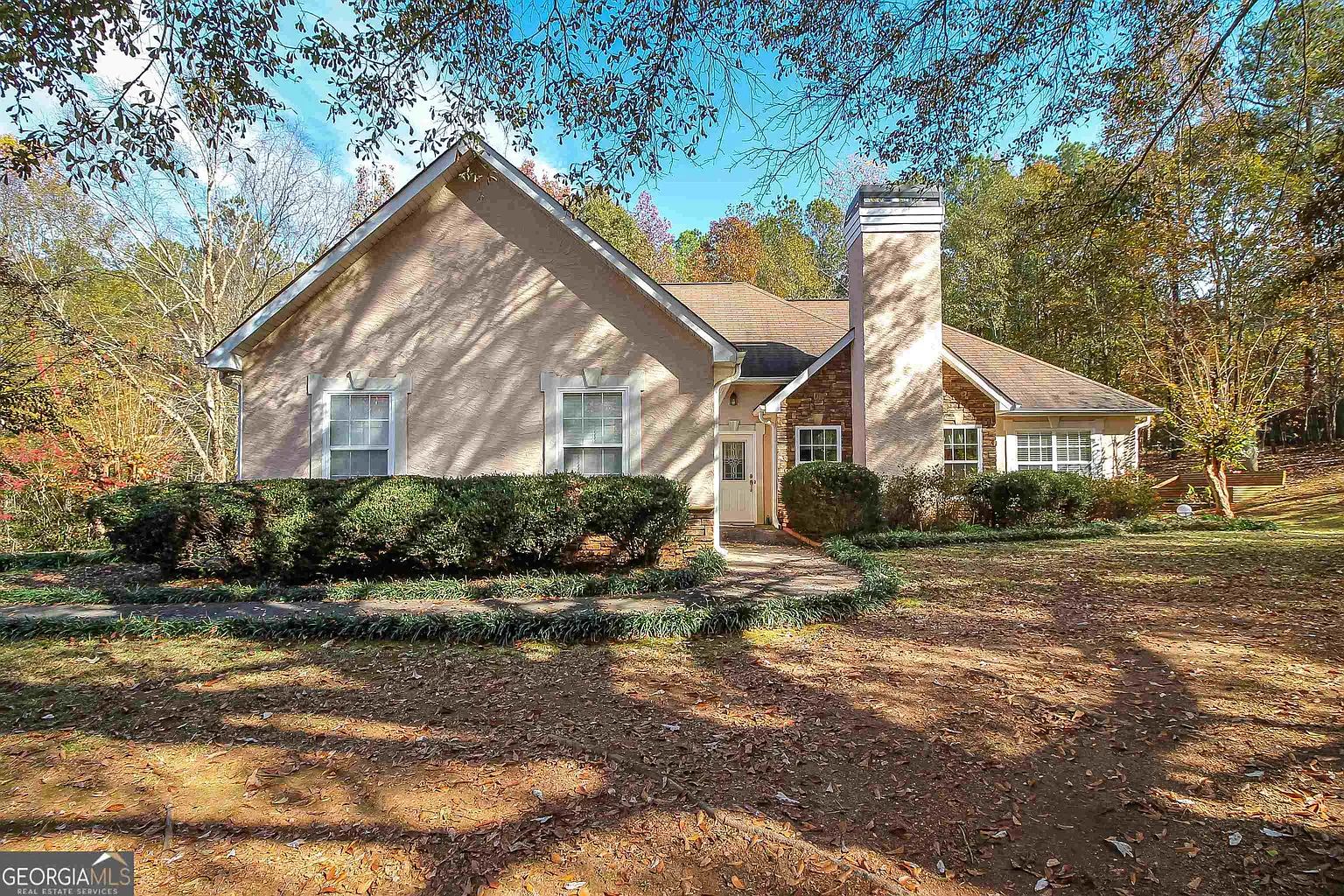 106 Royal Way photo 1
