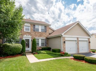 9 Horseshoe Ct, Streamwood, IL 60107