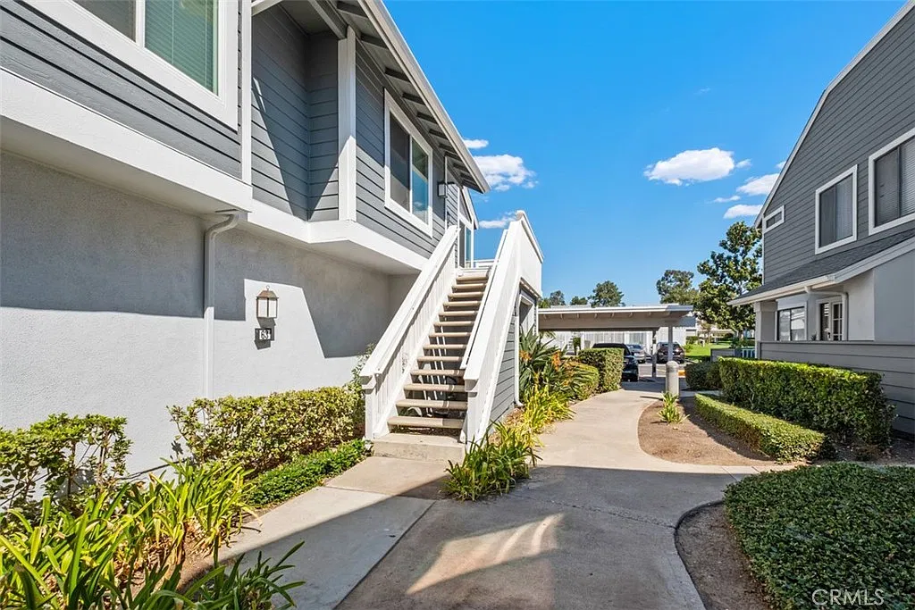 2 bed, 903 sqft, $3,200 — Photo 1