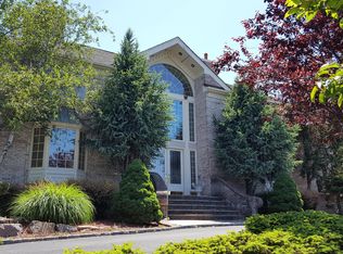 5 Dominick Ct, Cedar Grove, NJ 07009