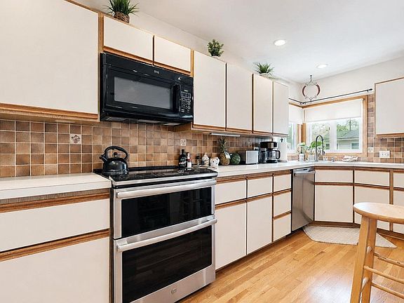4th image of 710 N Burghley Ave
