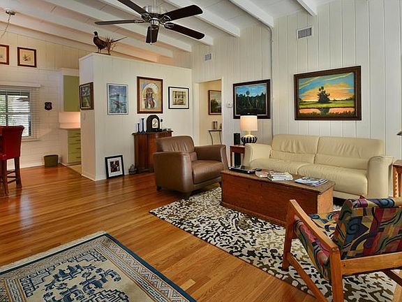 5th image of 19 Poinsettia Dr