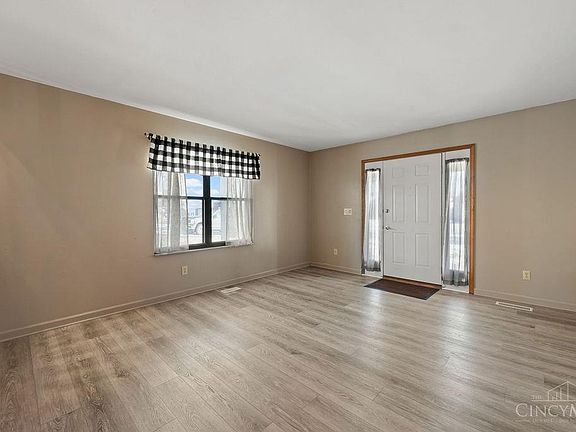 2nd image of 8951 Willowgate Ln
