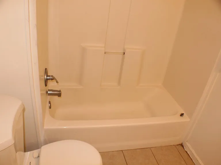 1073 Hillyer Ave — Photo 10