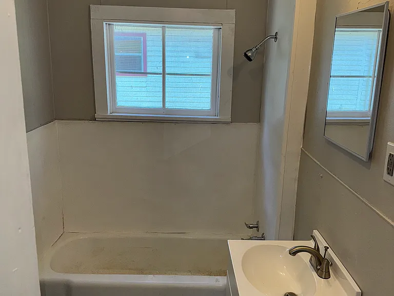 740 W Merrill St — Photo 5