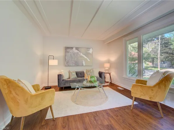68 Kingslea Dr, Hamilton, ON L8T 4A3