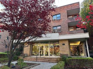 30 Grace Ave APT 3K, Great Neck, NY 11021