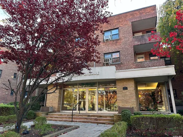30 Grace Avenue #3K, Great Neck, NY 11021
