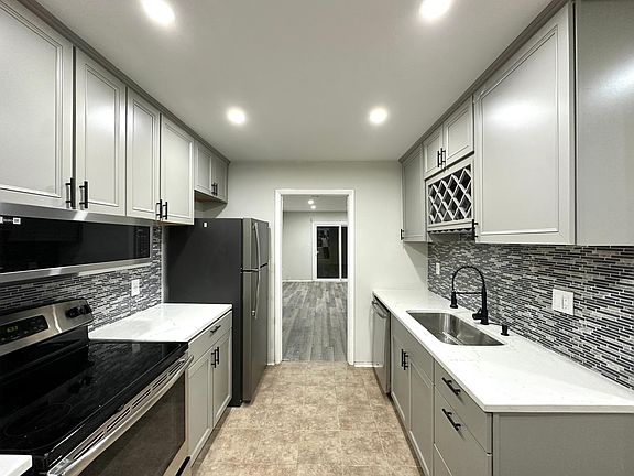 4th image of 1585 Forest Hill Ct