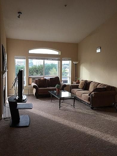 Large rooms with high ceiling and 180 degrees panoramic view
