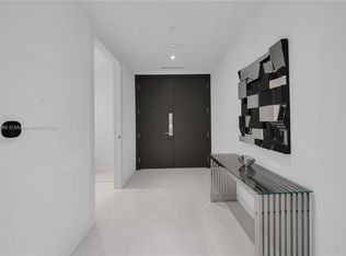 2 SE 8th St #4, Miami, FL 33131