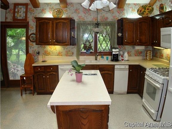 5th image of 521 Vanderbilt Dr