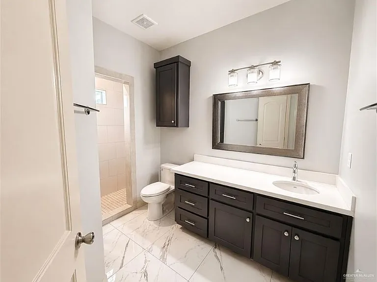1206 E Maurer St — Photo 12