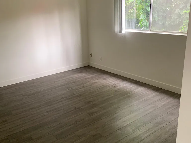Gilmore Apartments - North Hollywood — Photo 10