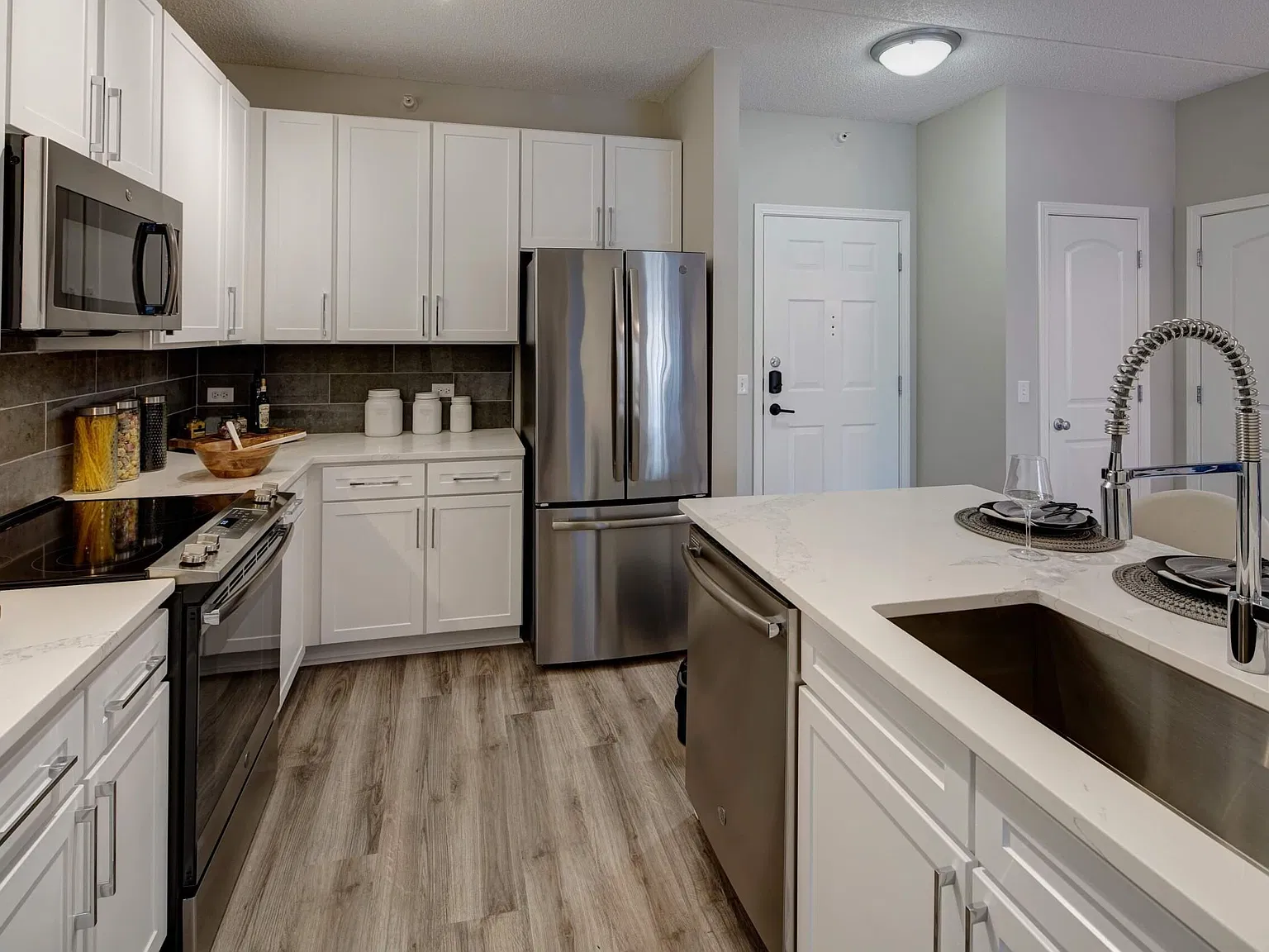 The Majestic Luxury Apartments — Photo 3