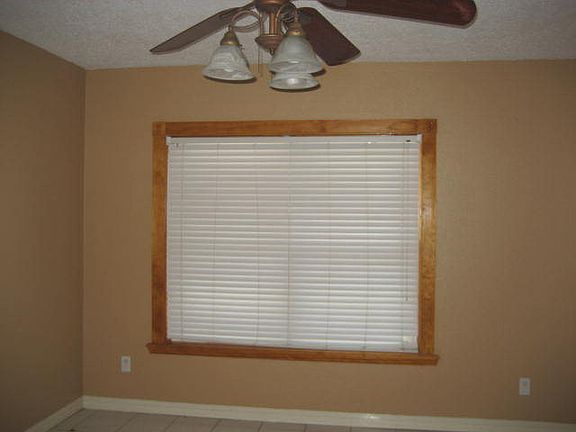 5th image of 807 E Zavala Ave