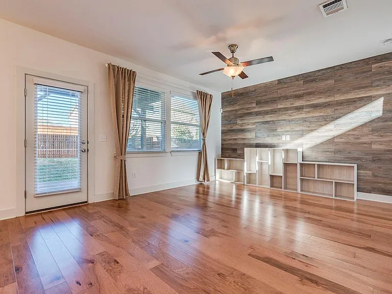 2208 Capulet St — Photo 6