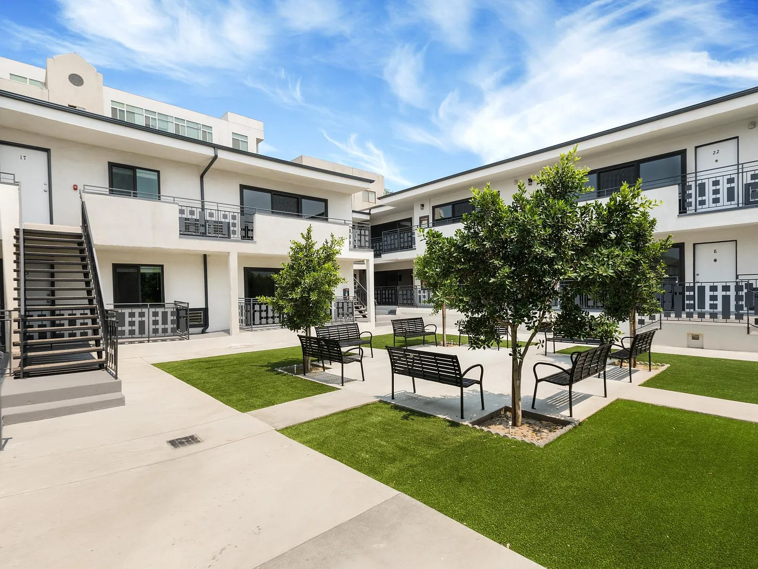 730 S Serrano Ave — Photo 4
